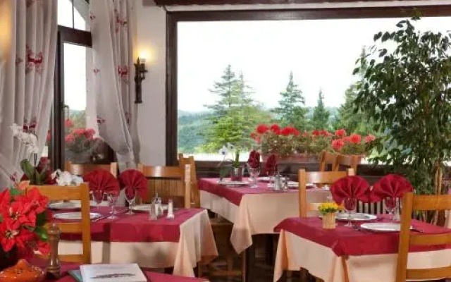 La Petite Chaumiere
