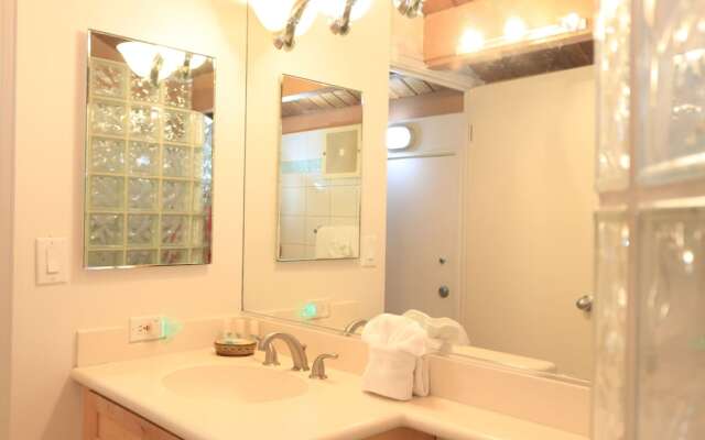 Hale Mahina B403 by RedAwning