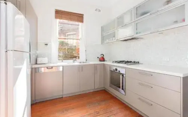 Family surf house 5 min walk to manly beach