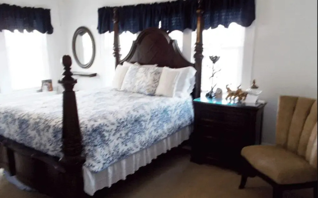 Plymouth Inn