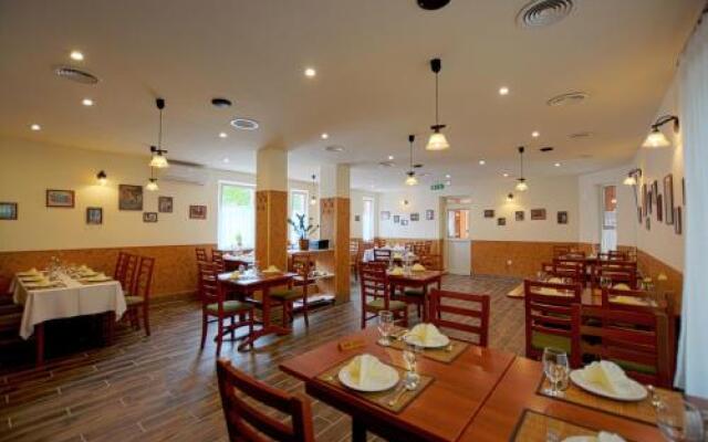 Casablanca Rooms and Restaurant