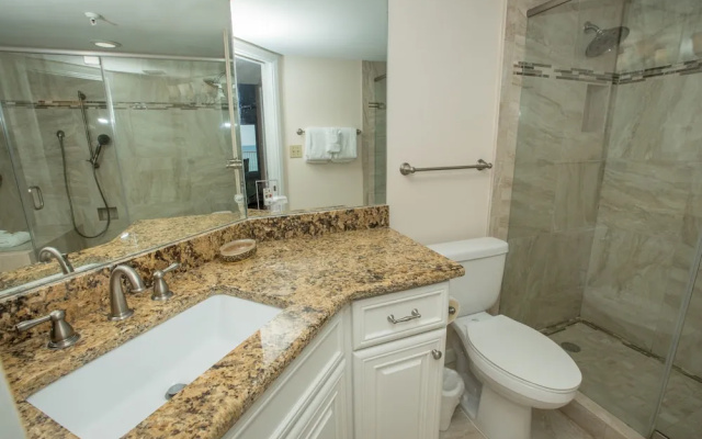 Inlet Reef 204 2 Bedroom Condo by RedAwning