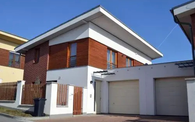 Ruttera House With Garden