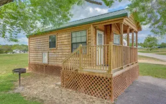 Lake Conroe One-Bedroom Cabin 4