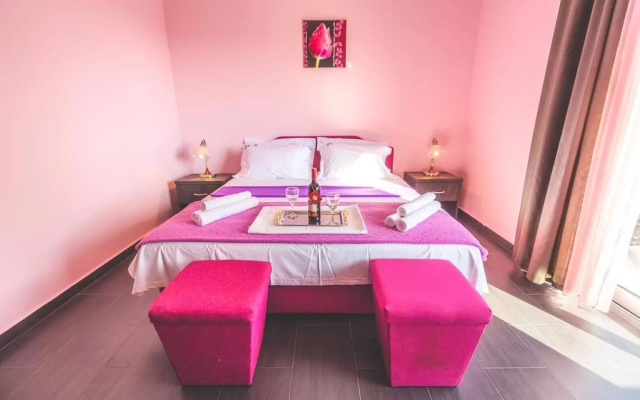 Guest House West Gate