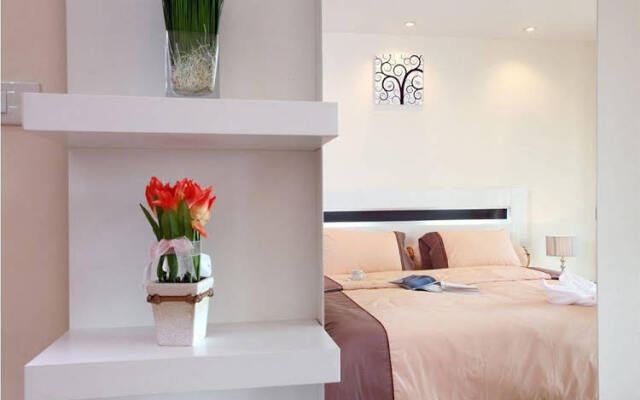 Emerald Palace Premium (1B)