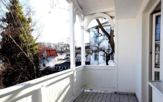 Haus Volksbank by Rujana