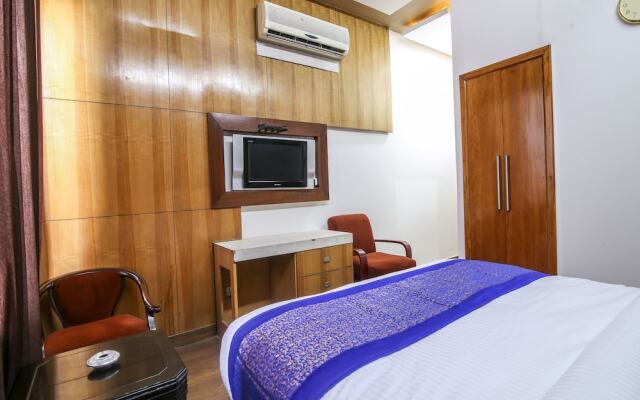Hotel D.D.R Residency