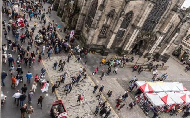 Royal Mile St Giles St