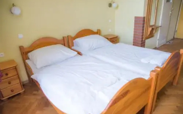 Hotel Azyl