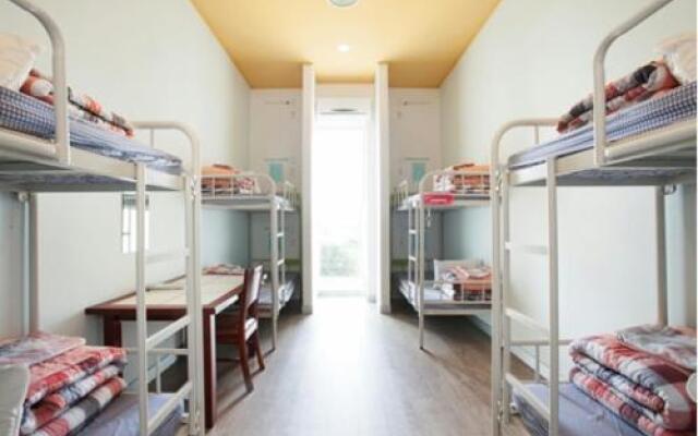 Sanbangsan Hot Spa Guesthouse - Hostel