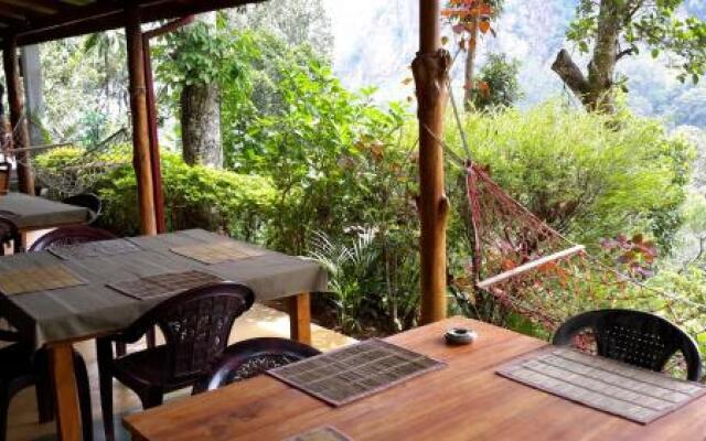 Raveena Guest House