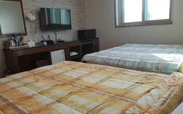 Naro Hotel