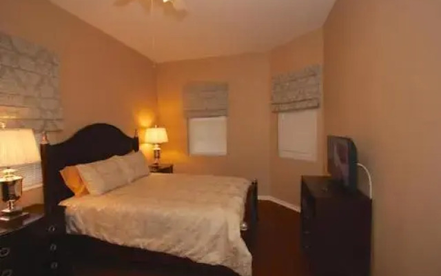 200 Harborview Grande