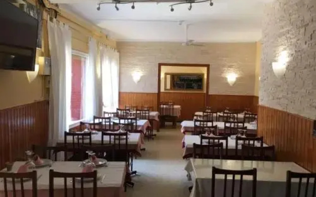 Hostal Restaurant Casa Comaulis