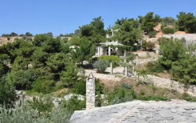 Arsinoi Stonehouses