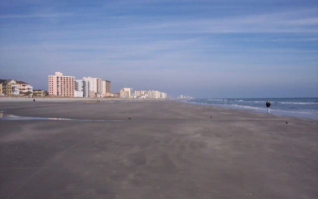 Sea Winds 101 3 Br condo by RedAwning