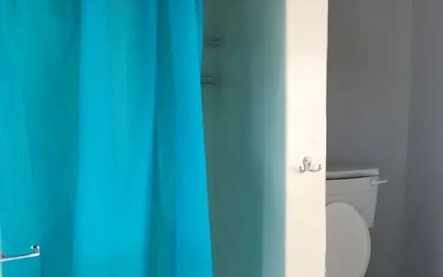 Sheri's Lodge & Backpackers