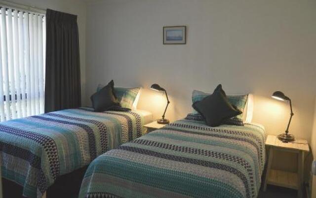 12 The Track, Bright