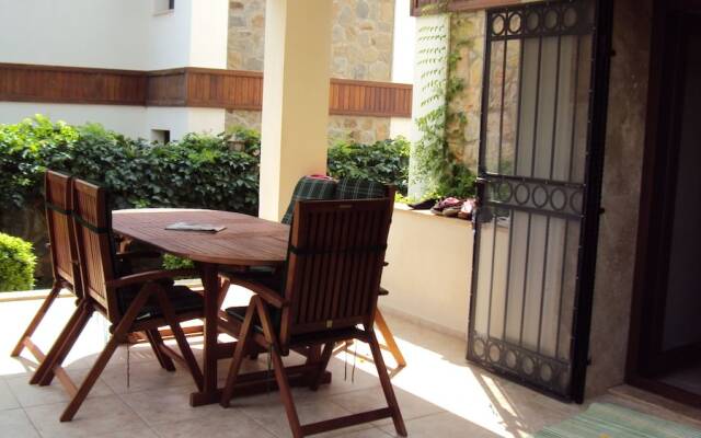 Important Group Villa Berry