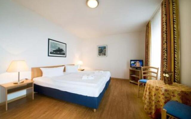 Haus Volksbank by Rujana