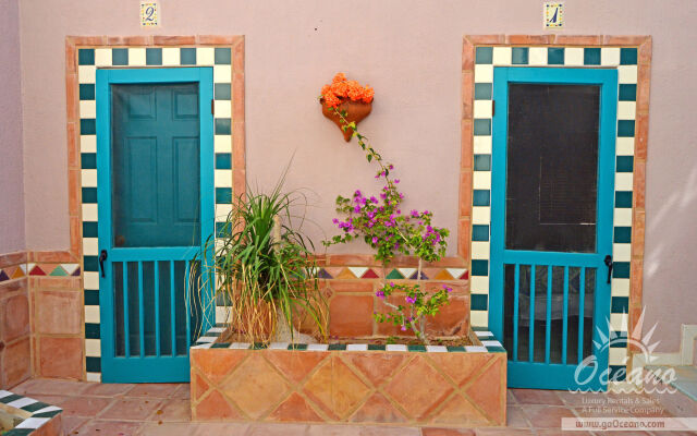 Hacienda del Mar Courtyard by RedAwning