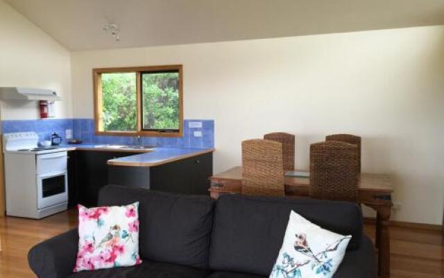 Black Cockatoo Cottages