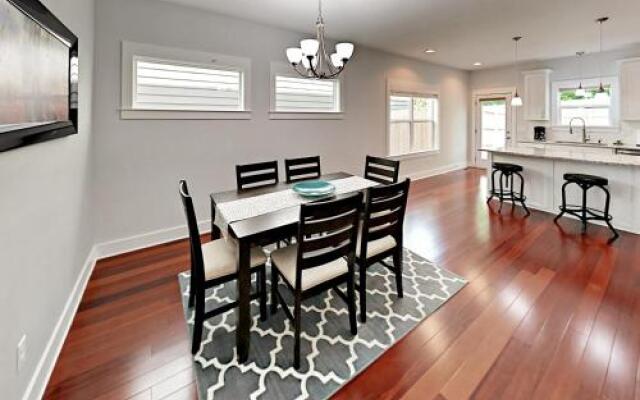 Nashville Duplex Home by RedAwning