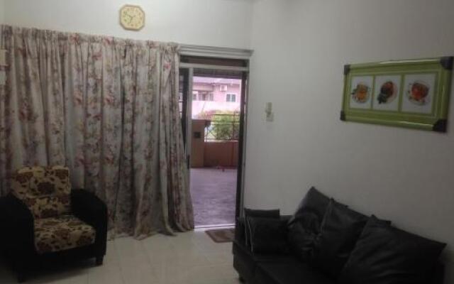 Homestay Husna Ipoh Station 18