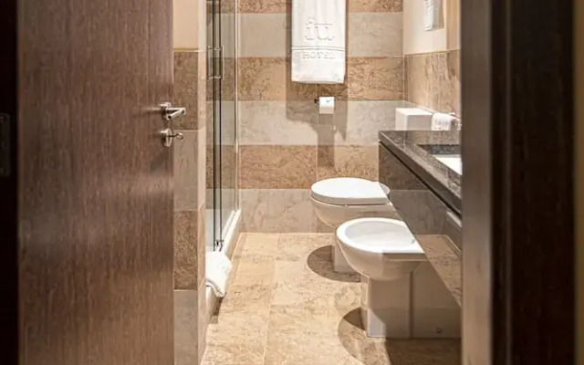 iu Hotel Kuíto
