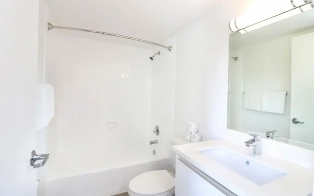 Spacious Apartment with Marina Views