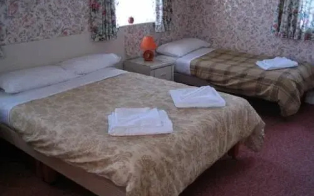 Broadway Hotel