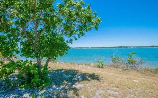 Blue Water Bungalow At Canyon Lake - 3 Br home by RedAwning