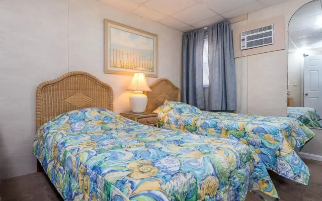 46th St Windjammer 101 3Br Condo