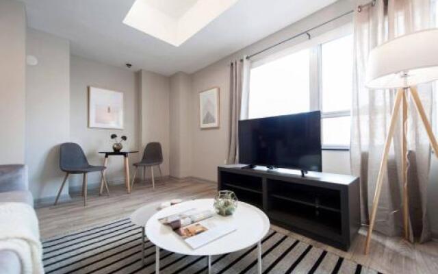 Downtown Convenience with Breathtaking Rooftop Views!