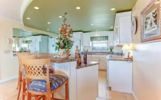 Tastefully Decorated Condo with Scenic Beach Views by RedAwning