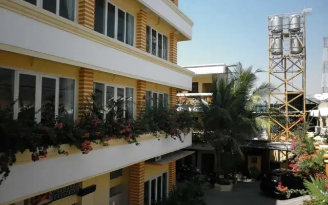Top Star Hotel