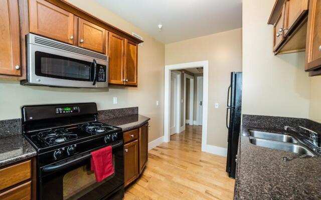 Hollywood Nights Apartment