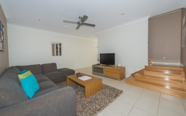 Boulder Bay Rd 28a - Fingal Bay