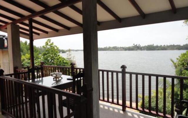 Sapara River Inn