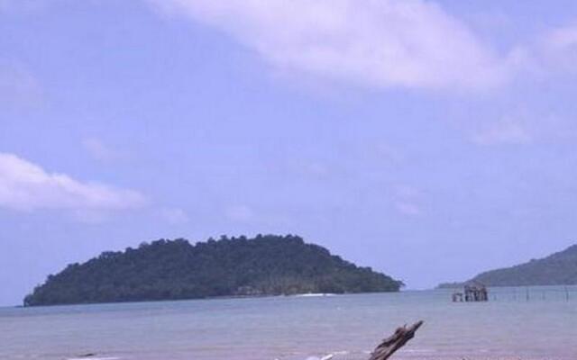 Rommai Chailay Resort & Seafood