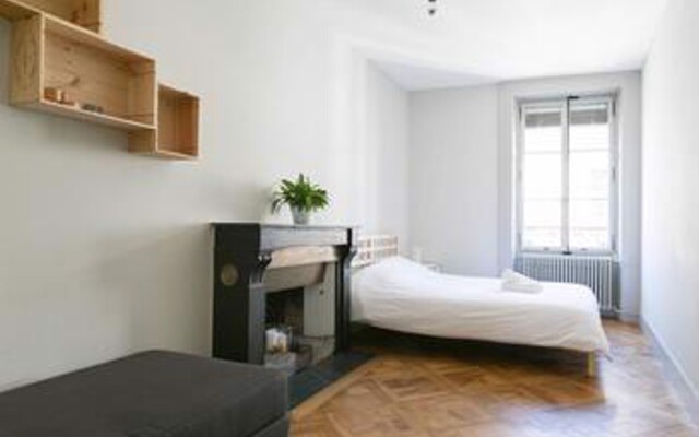 Domino No. 43 2Br Flat In City Center