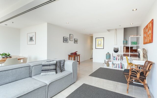 TT606 Sydney 2BR Huge Balcony