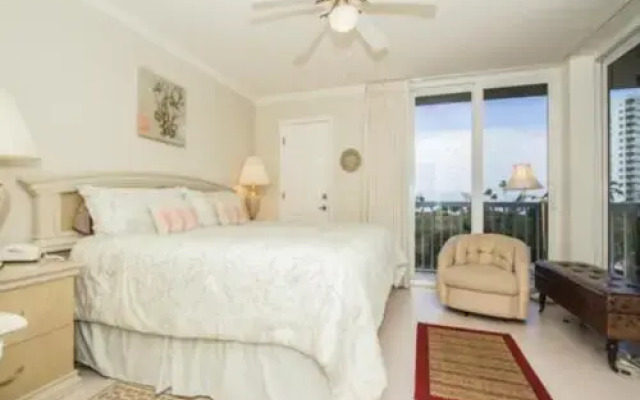 Deluxe Seaside Condo with Gorgeous View and Olympic-Size Pool by RedAwning