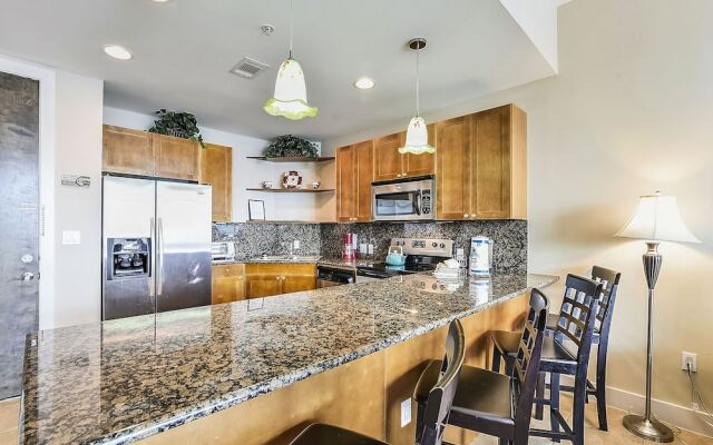 Emerald 707 2 Br condo by RedAwning