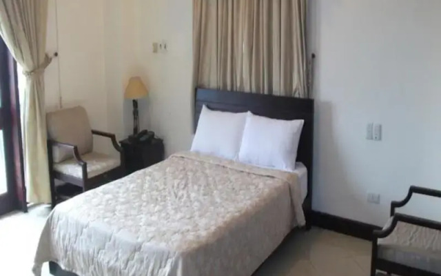 Y Van Hotel