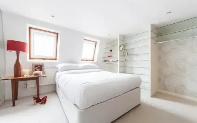 Three Bedroom House in Fulham