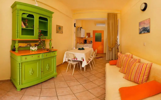 Byronas Apartments