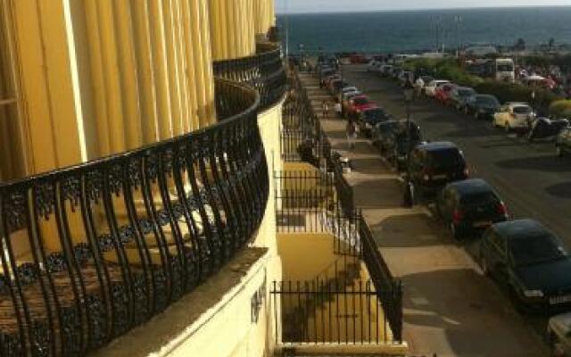 Brunswick Family Sea View Apartment