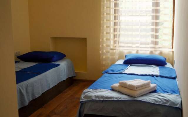 Shat Lav Hostel
